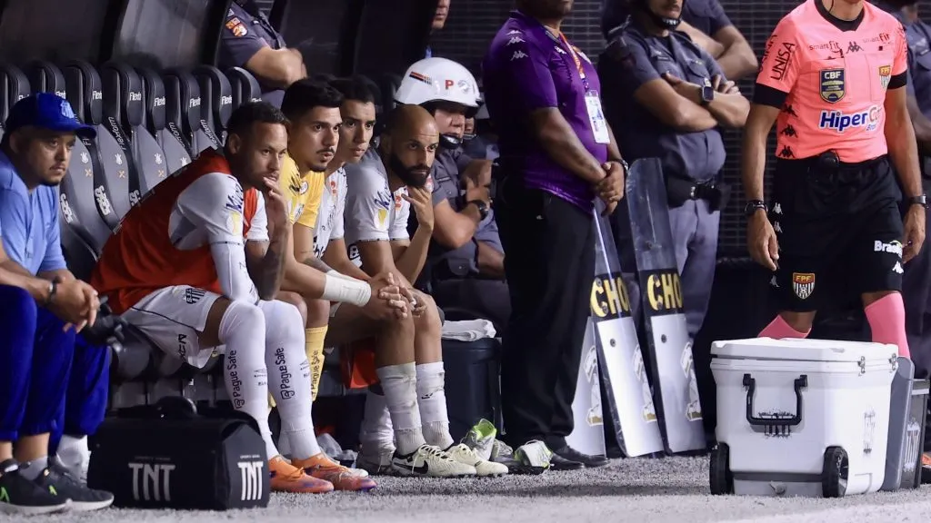 Neymar ficou no banco contra o Corinthians - Foto: Marcello Zambrana/AGIF.