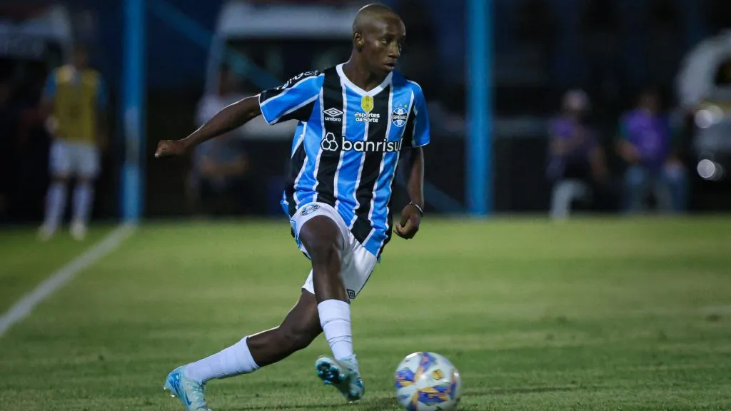 Gabriel Mec jogador do Grêmio durante partida contra o Monsoon no estádio Do Vale pelo campeonato Gaúcho 2025. Foto: Maxi Franzoi/AGIF