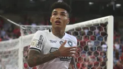 Igor Jesus, jogador do Botafogo, comemora seu gol durante partida válida pelo Campeonato Brasileiro de 2024. Foto: Gabriel Machado/AGIF.