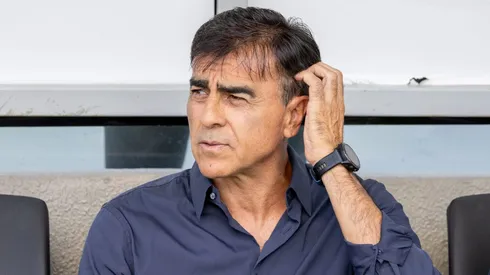 Gustavo Quinteros segue no Grêmio - Foto: Liamara Polli/AGIF.