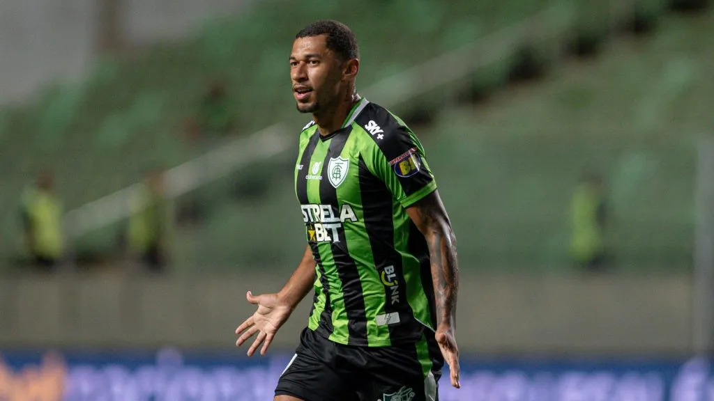 Fabinho jogador do América-MG comemora seu gol durante partida contra o Ituano no estádio Independência pelo campeonato Brasileiro B 2024. Foto: Alessandra Torres/AGIF