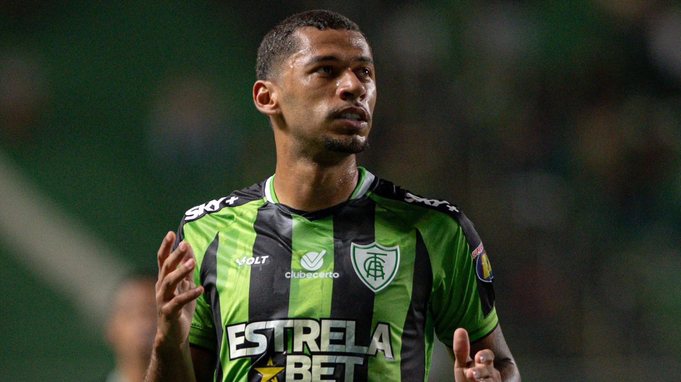 Fabinho jogador do América-MG comemora seu gol durante partida contra o Ituano no estádio Independência pelo campeonato Brasileiro B 2024. Foto: Alessandra Torres/AGIF