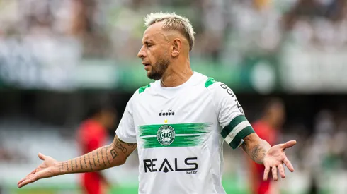 PR - CURITIBA - 25/01/2025 - PARANAENSE 2025, CORITIBA X ATHLETICO-PR - Rafinha jogador do Coritiba durante partida contra o Athletico-PR no estadio Couto Pereira pelo campeonato Paranaense 2025. Foto: Luis Garcia/AGIF