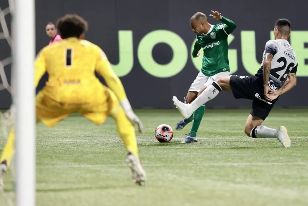 Mayke jogador do Palmeiras durante partida contra o Corinthians – Foto: Marcello Zambrana/AGIF