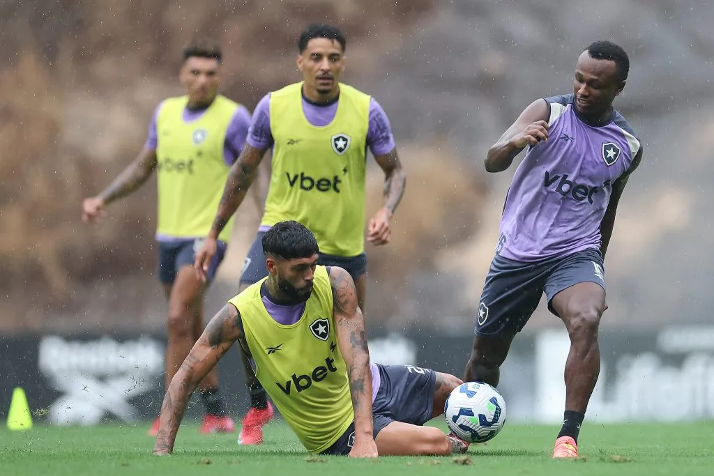 Nathan Fernandes aparece como novidade em treino do Botafogo. Foto: Vitor Silva/Botafogo.
