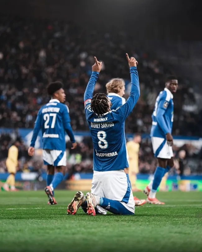 Andrey Santos comemora gol no Strasbourg – Foto: Reprodução/Instagram