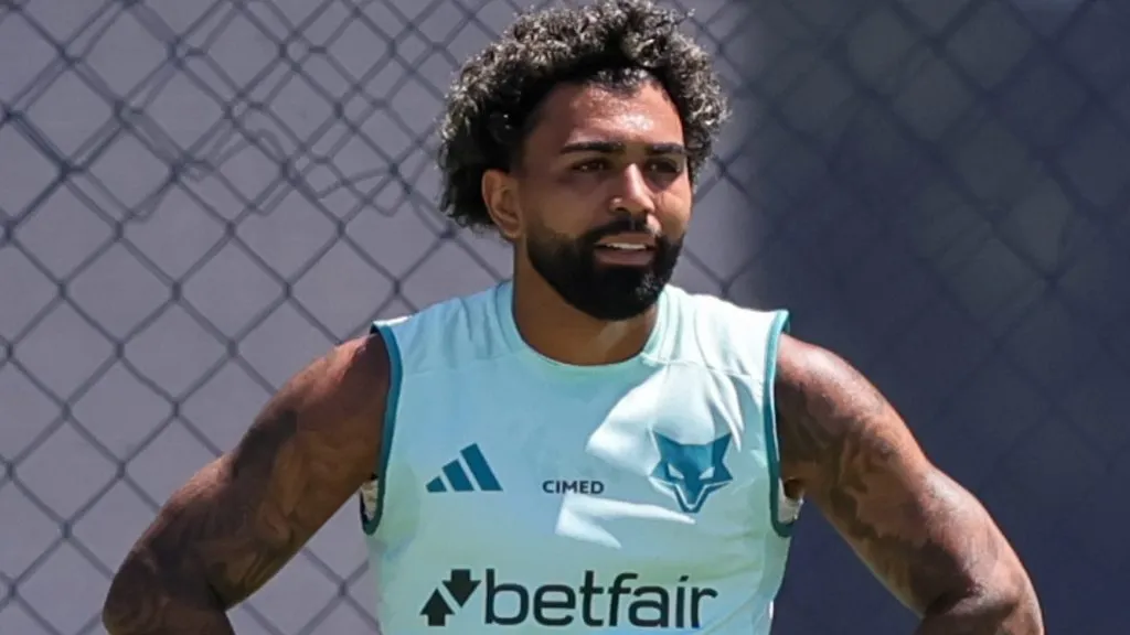 Gabigol durante treinamento. Foto: Gilson Lobo/AGIF