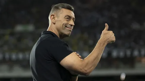Pedro Caixinha autorizou esse investimento do Santos - Foto: Jorge Rodrigues/AGIF.