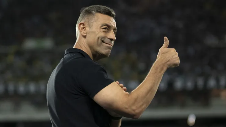 Pedro Caixinha autorizou esse investimento do Santos - Foto: Jorge Rodrigues/AGIF.