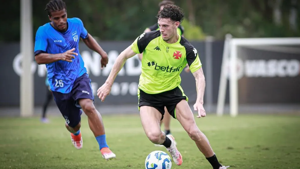 Nuno Moreira em jogo-treino diante do Maricá, no CT Moacyr Barbosa. Foto: Matheus Lima/Vasco.