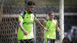 Paulinho comemora gol sobre o Maricá, no CT Moacyr Barbosa. Foto: Matheus Lima/Vasco.
