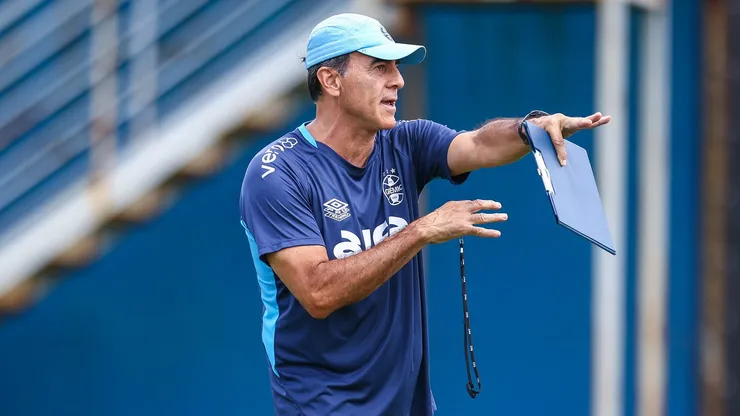 Gustavo Quinteros em treino no CT Luiz Carvalho - FOTO: LUCAS UEBEL/GREMIO FBPA