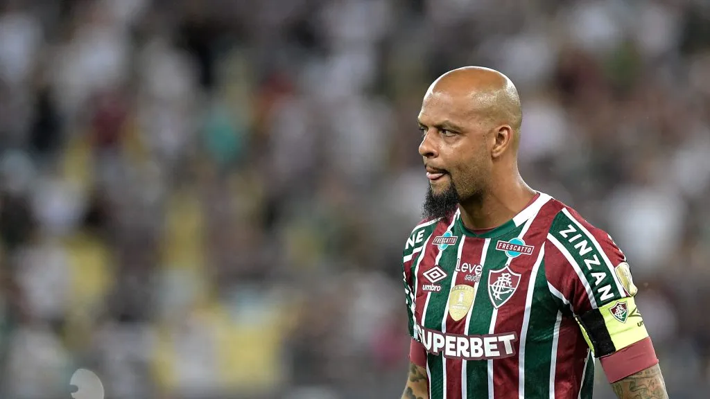 Felipe Melo em ação, antes de se aposentar, com a camisa do Fluminense. Foto: Thiago Ribeiro/AGIF.