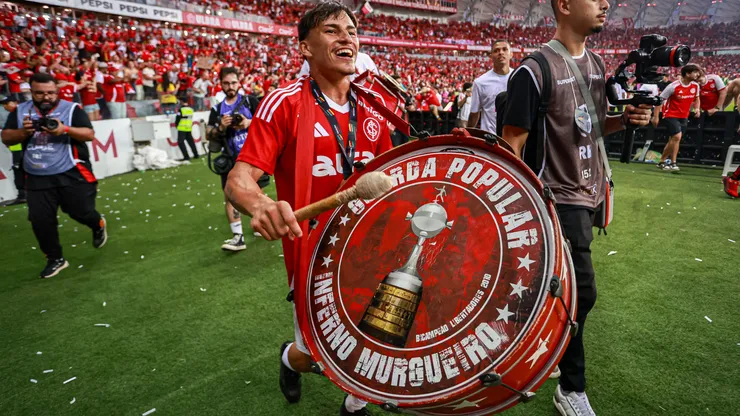 Bernabei comemorando pelo Internacional - Foto: Maxi Franzoi/AGIF