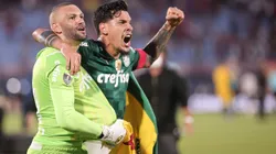 Weverton e Gustavo Gómez comemorando título da Copa Libertadores. Foto: Ettore Chiereguini/AGIF
