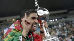 Abel Ferreira comemorando com troféu da Copa Libertadores. (Photo by Ricardo Moraes - Pool/Getty Images)