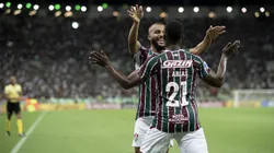 Jhon Arias, jogador do Fluminense, comemora seu gol com Samuel Xavier durante partida contra o Oriente Petrolero-BOL, pela Copa Sul-Americana de 2022. Foto: Jorge Rodrigues/AGIF.
