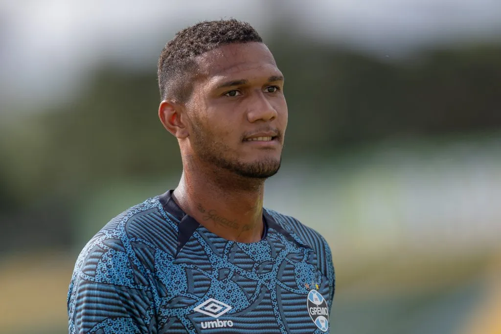 Adriel não permanece no Grêmio. Foto: Liamara Polli/AGIF