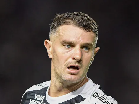 Vegetti discute com jornalista em coletiva do Vasco