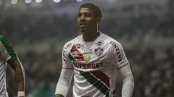John Kennedy jogador do Fluminense reclama com a arbitragem durante partida contra o Juventude no estÁdio Alfredo Jaconi pelo campeonato Copa Do Brasil 2024. Foto: Thiago Vasconcelos Dos Santos/AGIF