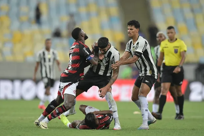 Gerson jogador do Flamengo briga com Barboza jogador do Botafogo – Foto: Thiago Ribeiro/AGIF