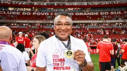 Roger Machado, com a medalha da conquista do Campeonato Gaúcho - Foto: Maxi Franzoi/AGIF