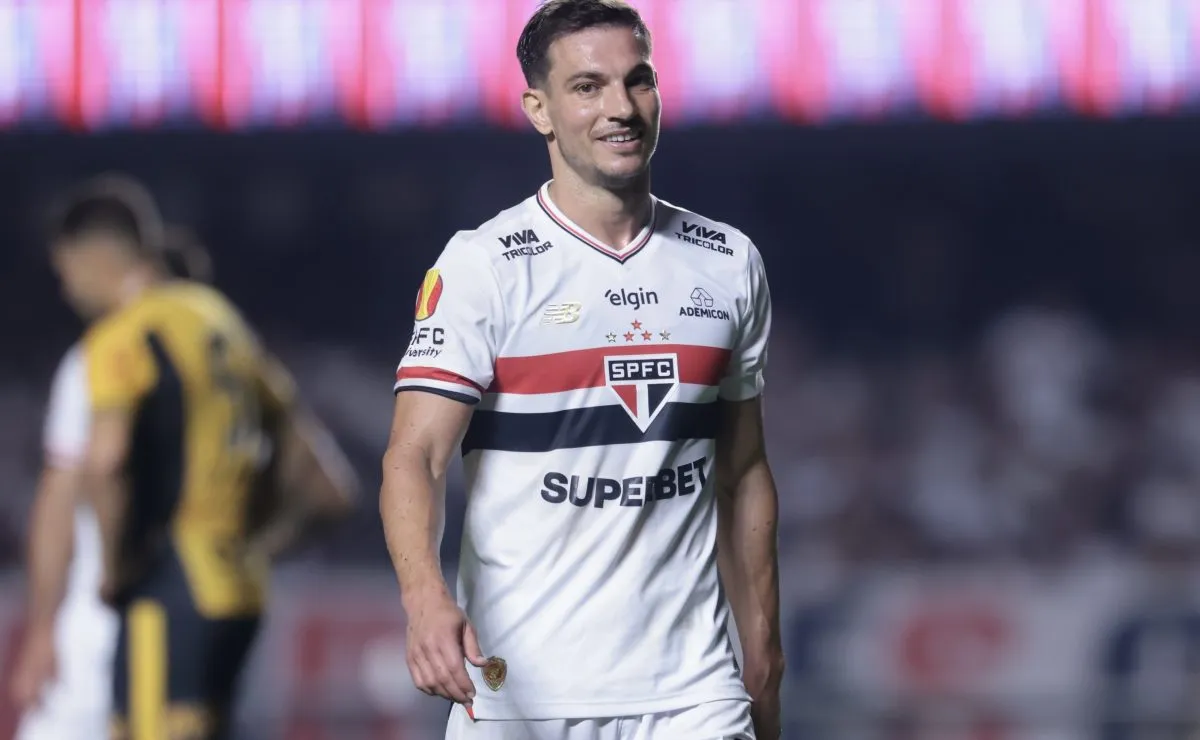 Cédric ganha R$ 40 mil e terá aumento para ficar no São Paulo
