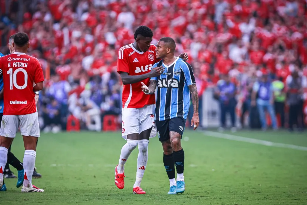 Lucas Esteves foi um dos defensores que tiveram dificuldade no Gre-Nal. Foto: Maxi Franzoi/AGIF