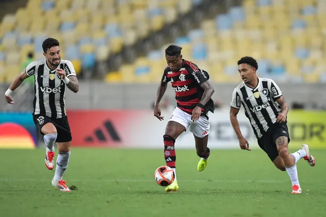Bruno Henrique jogador do Flamengo durante partida contra o Botafogo – Foto: Thiago Ribeiro/AGIF