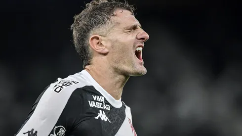 Vegetti dispara contra o Flamengo em coletiva de imprensa.