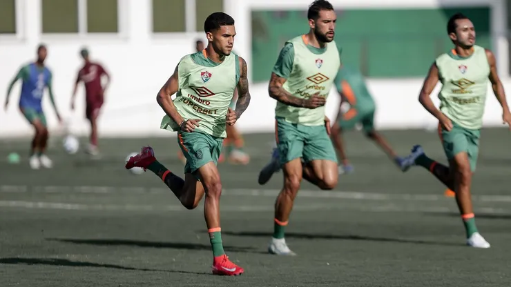 A equipe do Fluminense voltou aos treinos com foco no Brasileirão, mas a torcida soltou o verbo cobrando mudanças imediatas