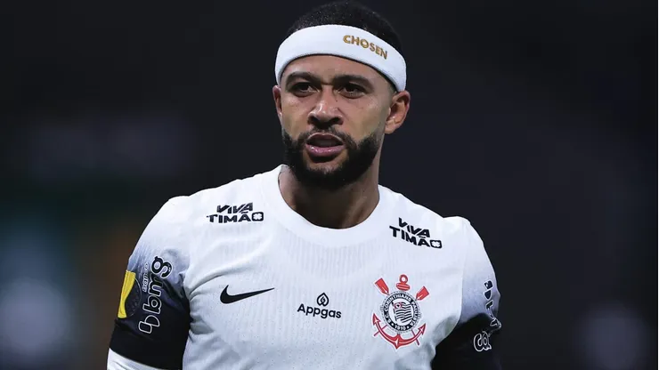 Memphis Depay durante partida entre Palmeiras e Corinthians, no Allianz Parque, pela final do Campeonato Paulista..