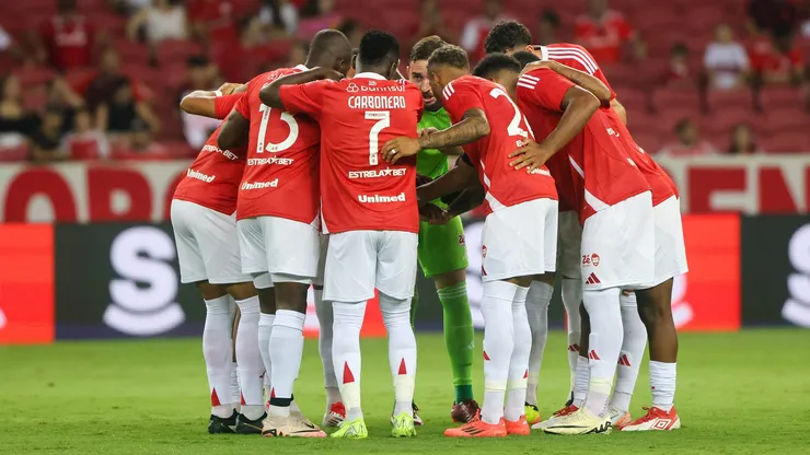 Jogadores do Internacional reunidos em campo antes de partida válida pelo Gauchão. Foto: Ricardo Duarte/Internacional.