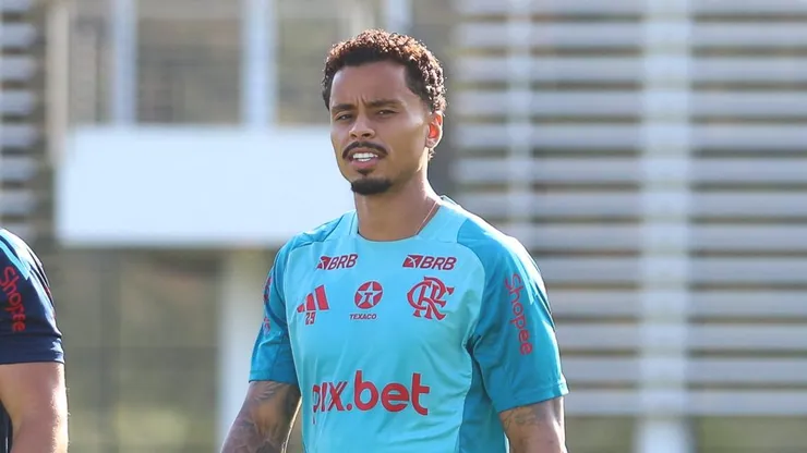 Allan durante treinamento feito no Ninho do Urubu.