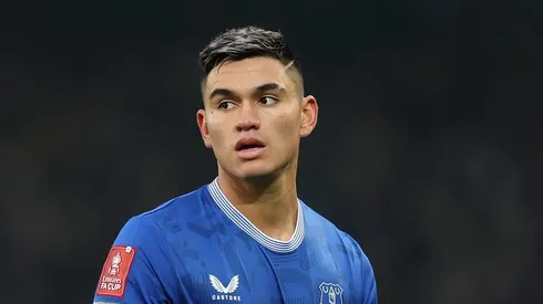 - Carlos Alcaraz, meia que pertence ao Fla