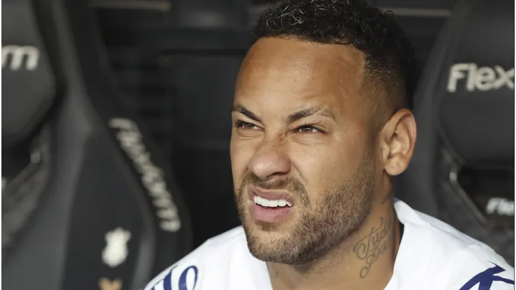 Neymar tem permanência incerta no Santos.