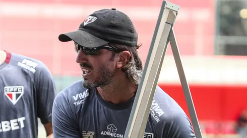 Zubeldía em treino do Tricolor, no CT da Barra Funda - Foto: Erico Leonan / São Paulo FC