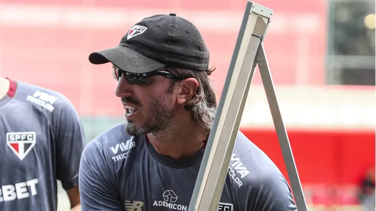 Zubeldía em treino do Tricolor, no CT da Barra Funda - Foto: Erico Leonan / São Paulo FC