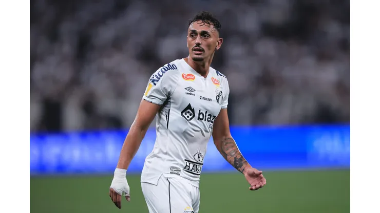 SP - SAO PAULO - 12/02/2025 - PAULISTA 2025, CORINTHIANS X SANTOS - Diego Pituca jogador do Santos durante partida contra o Corinthians no estadio Arena Corinthians pelo campeonato Paulista 2025. Foto: Ettore Chiereguini/AGIF