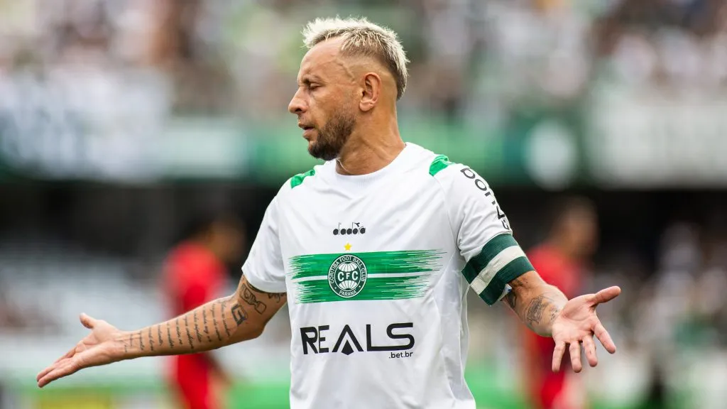 Rafinha decepcionou o Coritiba - Foto: Luis Garcia/AGIF.