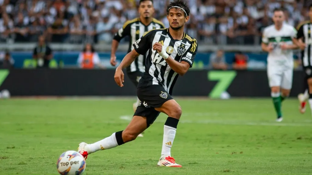 Scarpa em ação pelo Galo. Foto: Fernando Moreno/AGIF