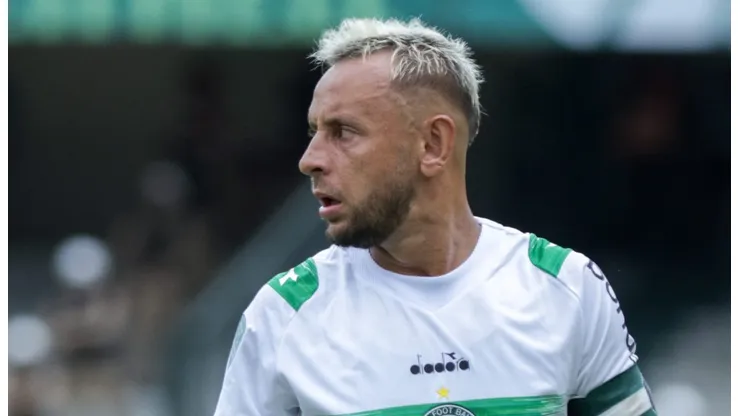Rafinha em partida pelo Coritiba. Foto: Robson Mafra/AGIF
