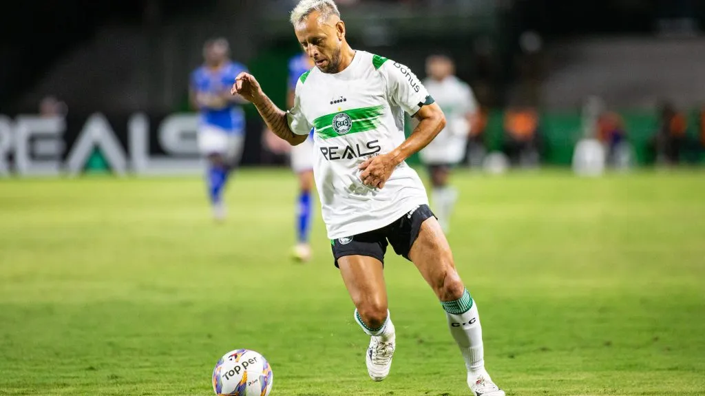 Rafinha e Coritiba rescindem contrato. Foto: Luis Garcia/AGIF