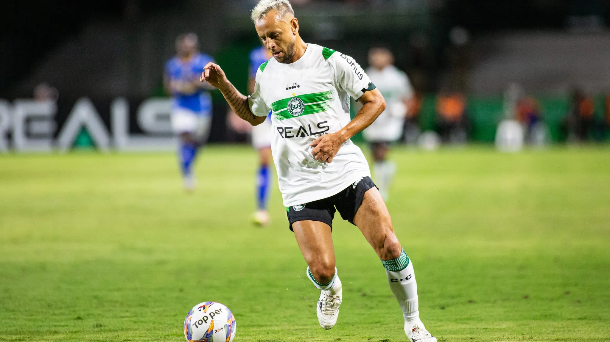 Rafinha e Coritiba rescindem contrato. Foto: Luis Garcia/AGIF