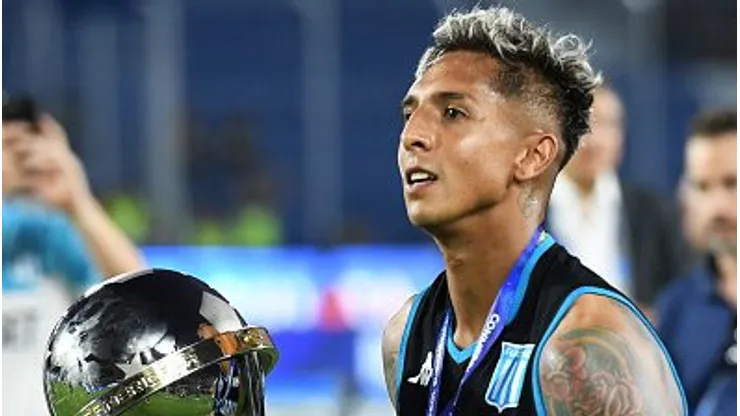 Almendra comemorando o título da Copa Sul-Americana 2024 após o Racing vencer o Cruzeiro. Foto: Christian Alvarenga