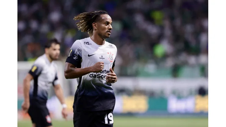 SP - SAO PAULO - 16/03/2025 - PAULISTA 2025, PALMEIRAS X CORINTHIANS - Andre Carrillo jogador do Corinthians durante partida contra o Palmeiras no estadio Arena Allianz Parque pelo campeonato Paulista 2025. Foto: Marcello Zambrana/AGIF