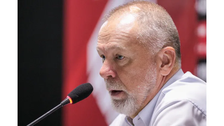 Mano Menezes técnico do Fluminense durante entrevista coletiva após a partida contra o Athletico-PR no estádio Arena da Baixada pelo campeonato Brasileiro A 2024. Foto: Robson Mafra/AGIF