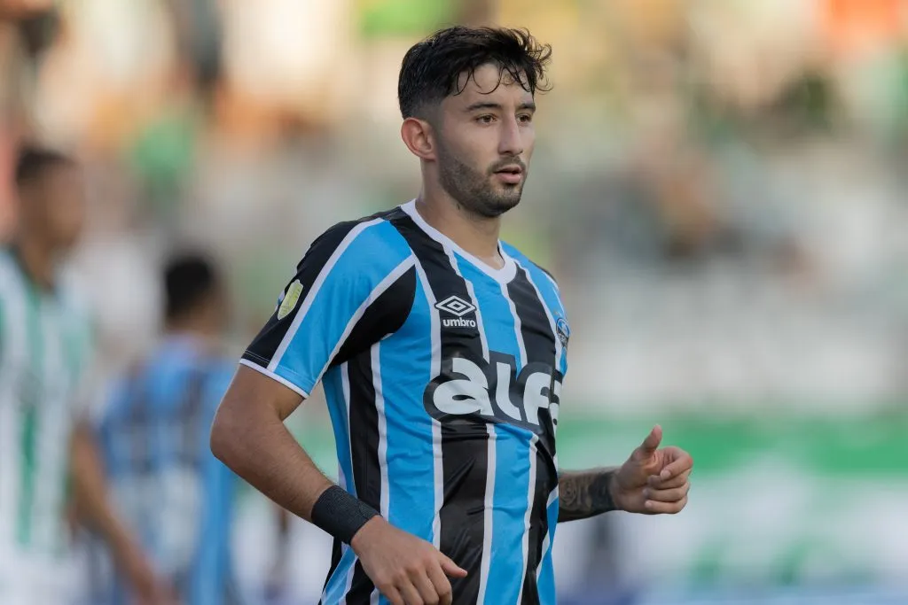 Villasanti é destaque do time do Grêmio