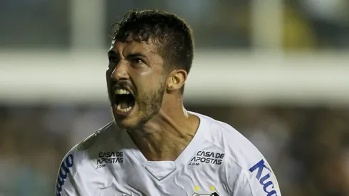 Gustavo Henrique foi revelado na base do Peixe.