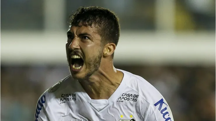 Gustavo Henrique foi revelado na base do Peixe.